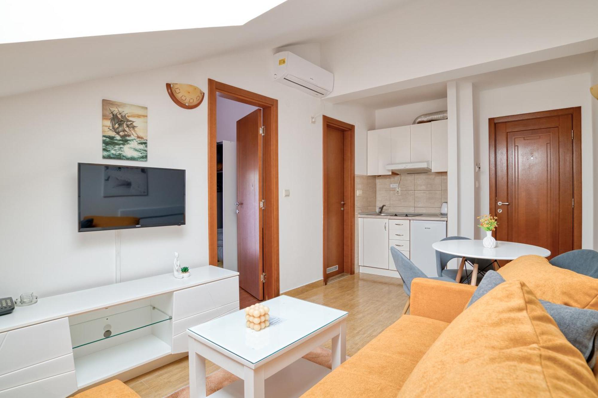 Garni Hotel Milica Херцег-Нови Экстерьер фото